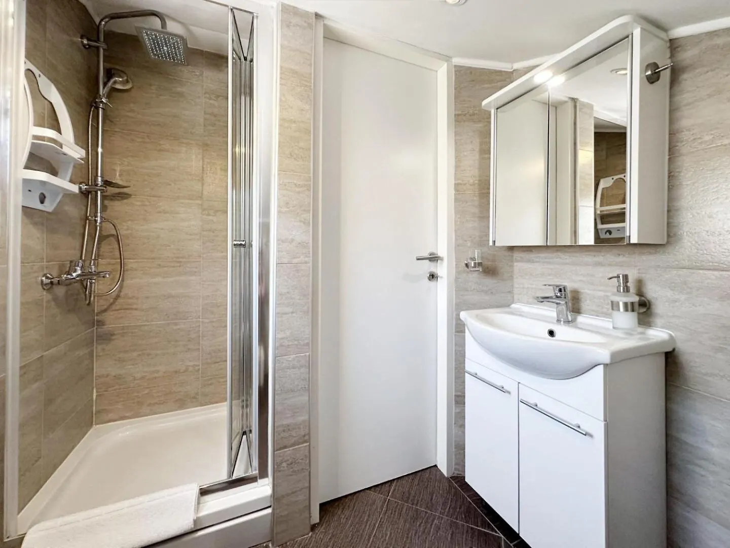 Apartments Jora - Family Friendly With Parking Space Nin
