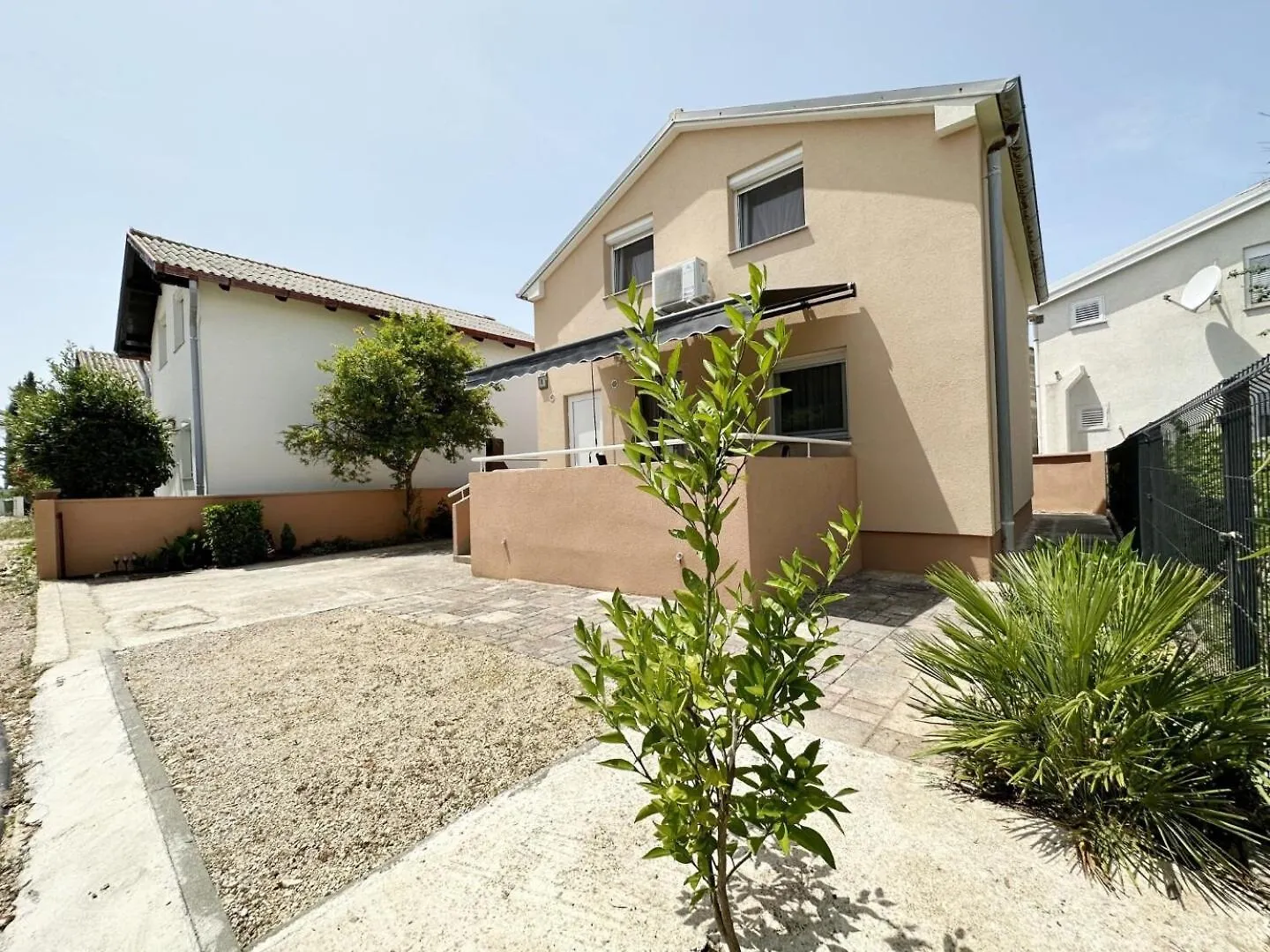 Apartments Jora - Family Friendly With Parking Space Nin